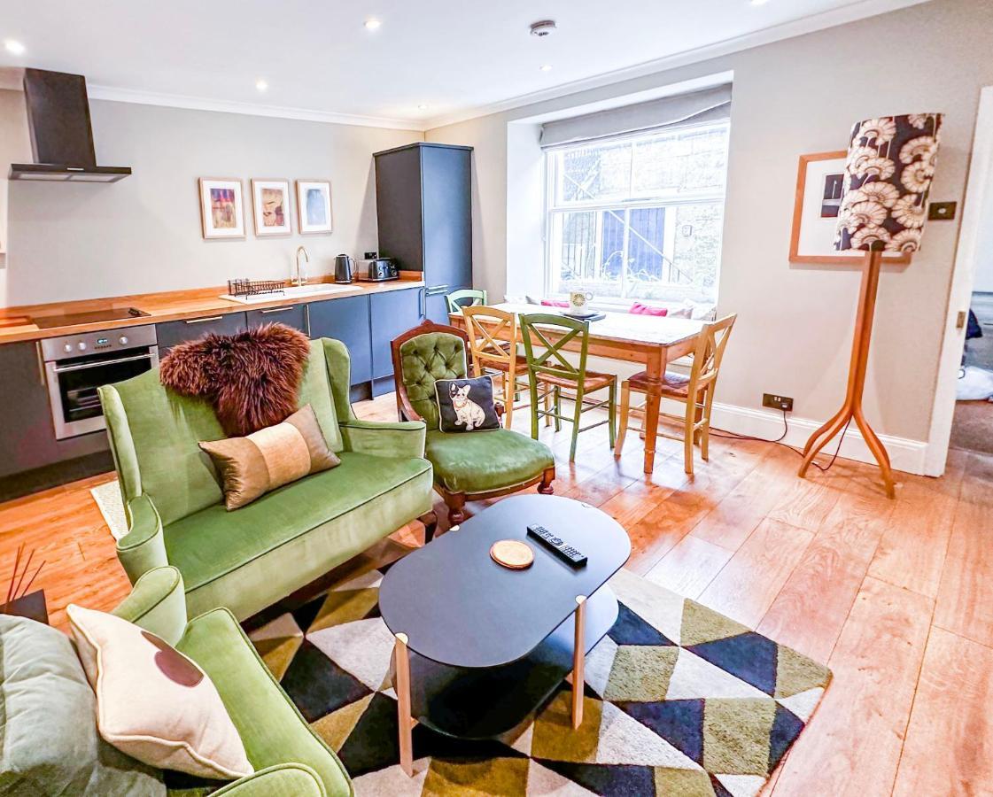 Unique 2 Bed In The Heart Of Bath With Parking Appartamento Esterno foto