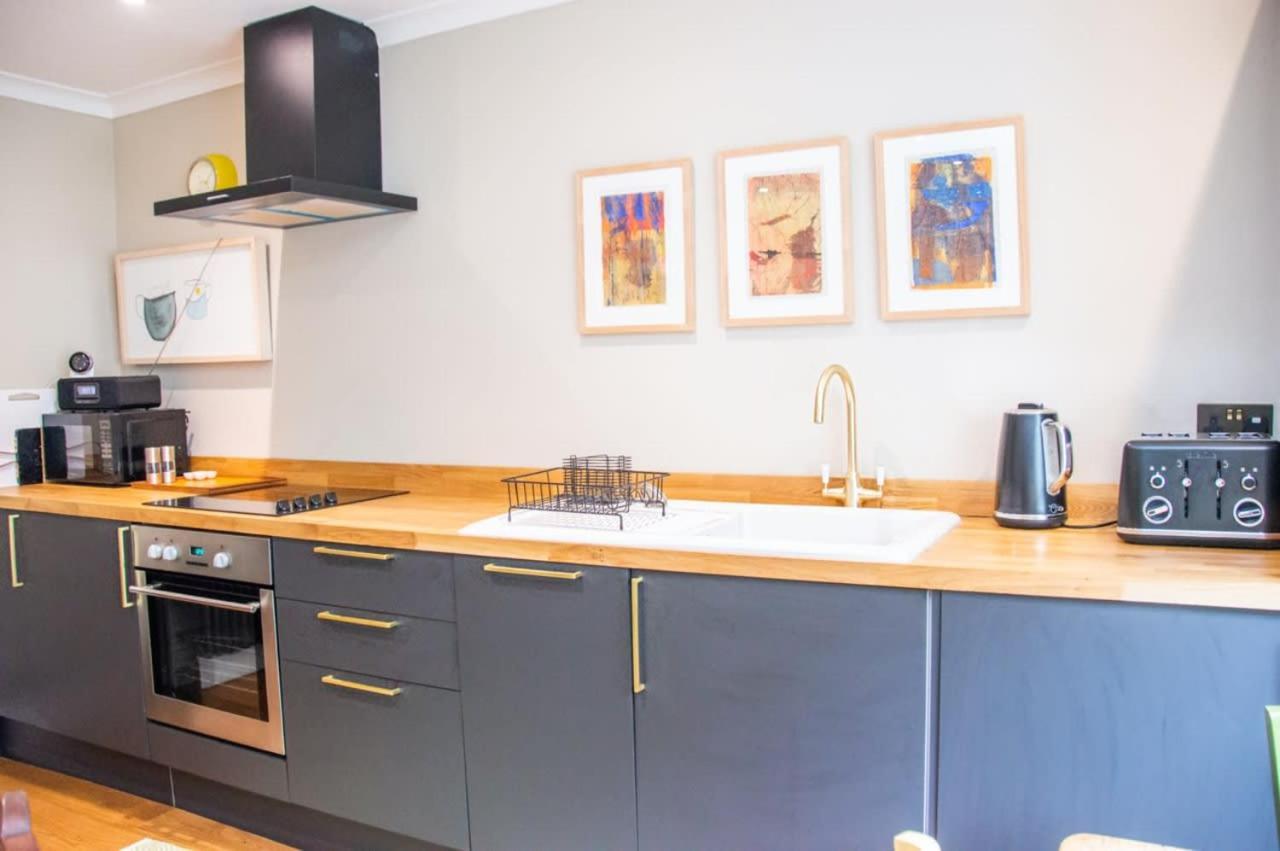 Unique 2 Bed In The Heart Of Bath With Parking Appartamento Esterno foto
