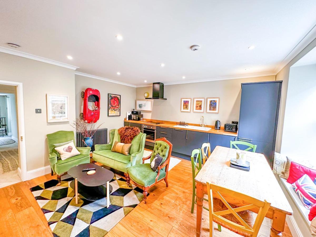 Unique 2 Bed In The Heart Of Bath With Parking Appartamento Esterno foto