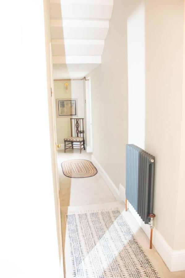 Unique 2 Bed In The Heart Of Bath With Parking Appartamento Esterno foto