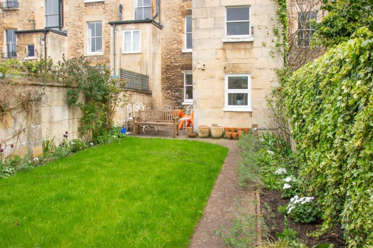 Unique 2 Bed In The Heart Of Bath With Parking Appartamento Esterno foto